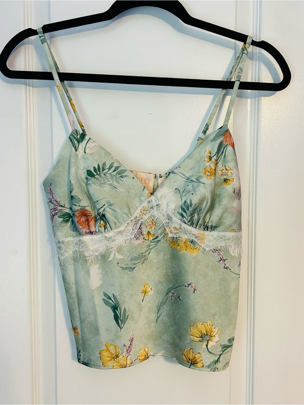 GLG NWT Women's Cami Top In Light Green With Floral Design & Lace - Size Small